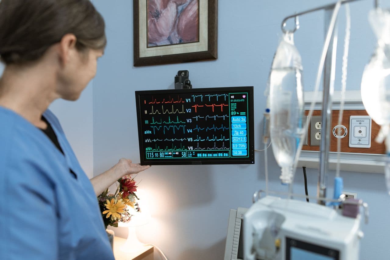 Patient monitoring screen in an intensive care unit