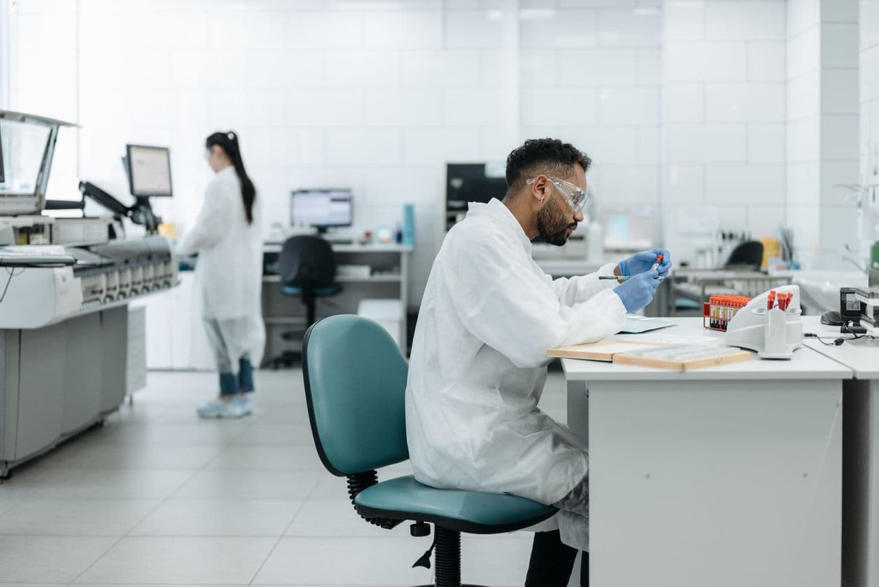 Automated analyser bench in a medical laboratory