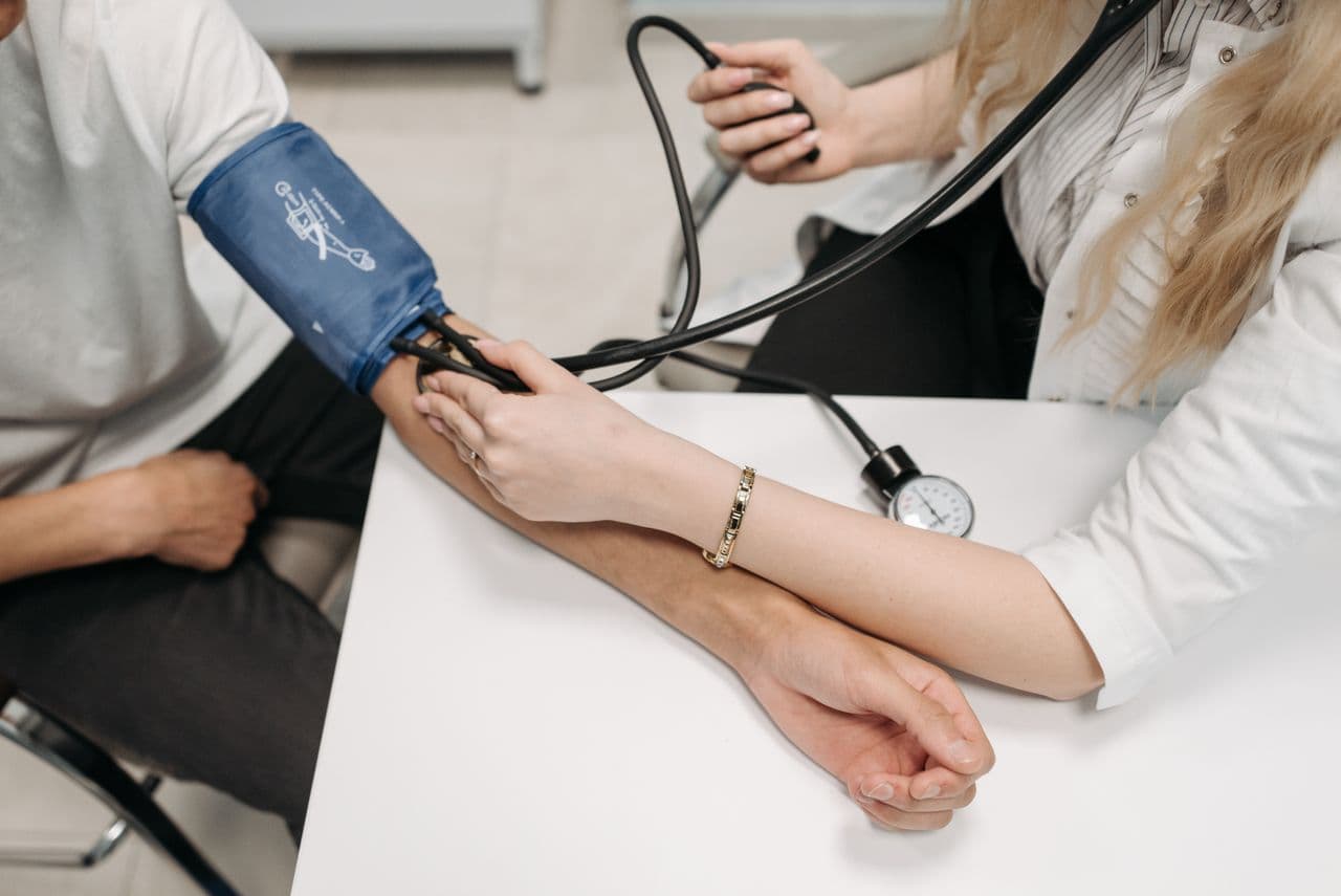 Blood pressure check with a manual cuff